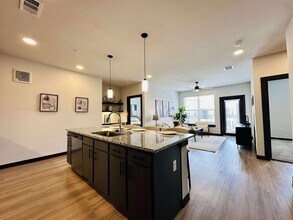 2603 N Fry Rd, Unit B1 in Katy, TX - Foto de edificio - Building Photo