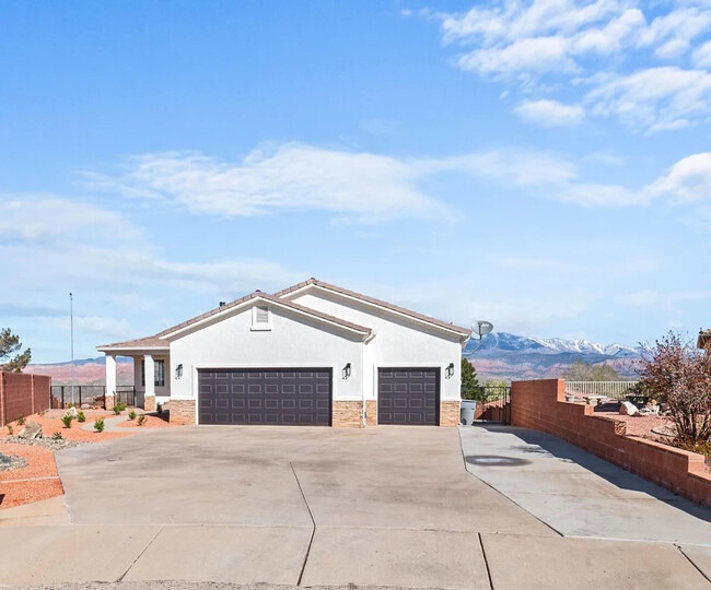 2280 W Vista Ct in Hurricane, UT - Building Photo - Building Photo