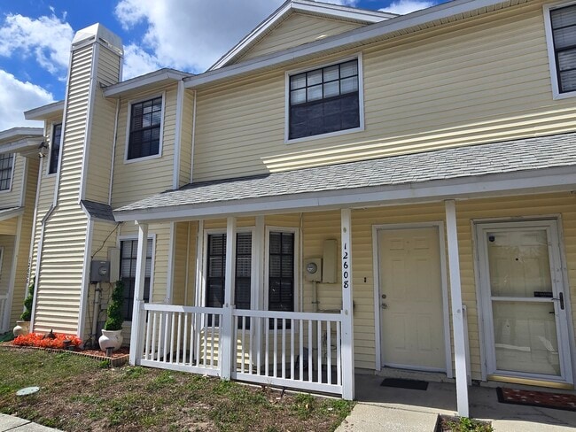 12608 Castle Hill Dr in Tampa, FL - Foto de edificio - Building Photo