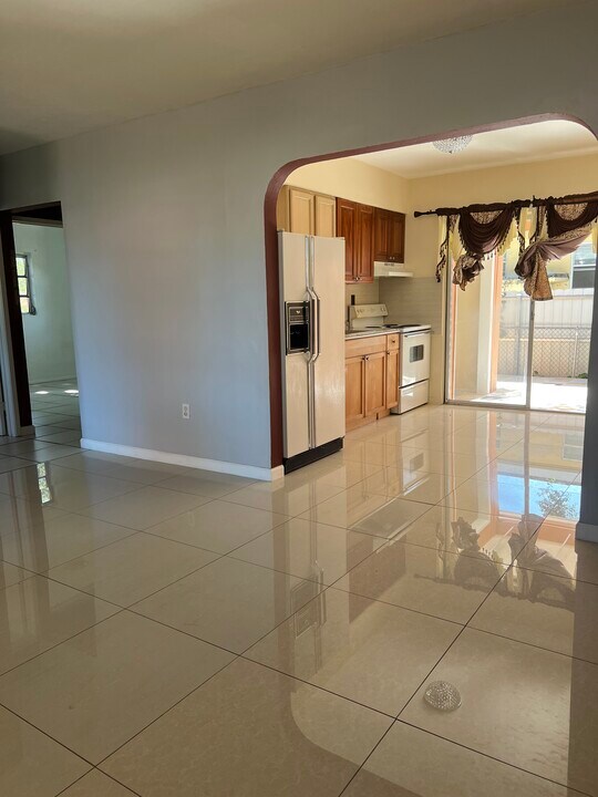 17290 NE 4th Ct in North Miami Beach, FL - Foto de edificio