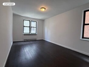 108/50 71st Ave in Queens, NY - Foto de edificio - Building Photo