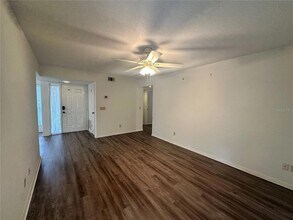 13 Surrey Ct in Palm Coast, FL - Foto de edificio - Building Photo