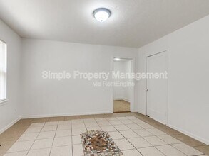 2413 NW 12th St in Oklahoma City, OK - Building Photo - Building Photo