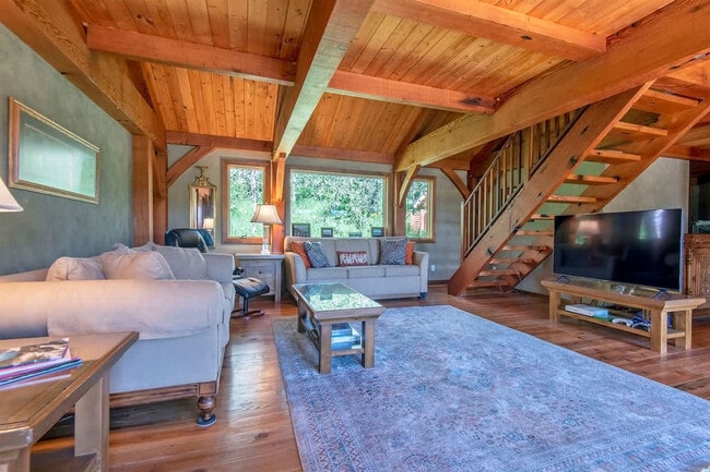 10570 Rammell Mountain Rd in Tetonia, ID - Building Photo - Building Photo