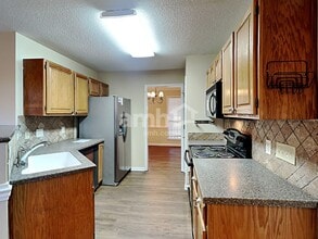 1255 Hawthorne Dr in Indian Trail, NC - Foto de edificio - Building Photo