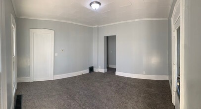 131 Caledonia St, Unit Unit 1 (Downstairs Unit) in Lockport, NY - Foto de edificio - Building Photo