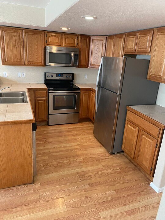 1021 S Walden Way in Aurora, CO - Building Photo