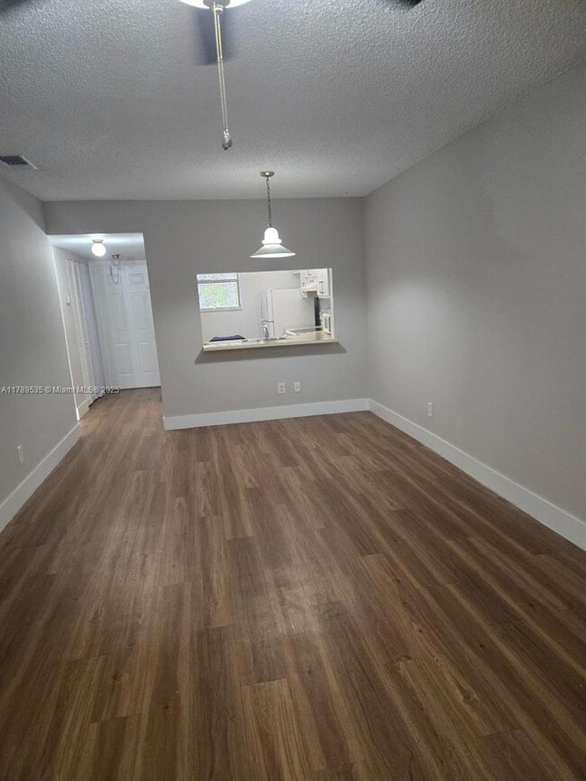 15701 W Waterside Cir in Sunrise, FL - Building Photo - Building Photo