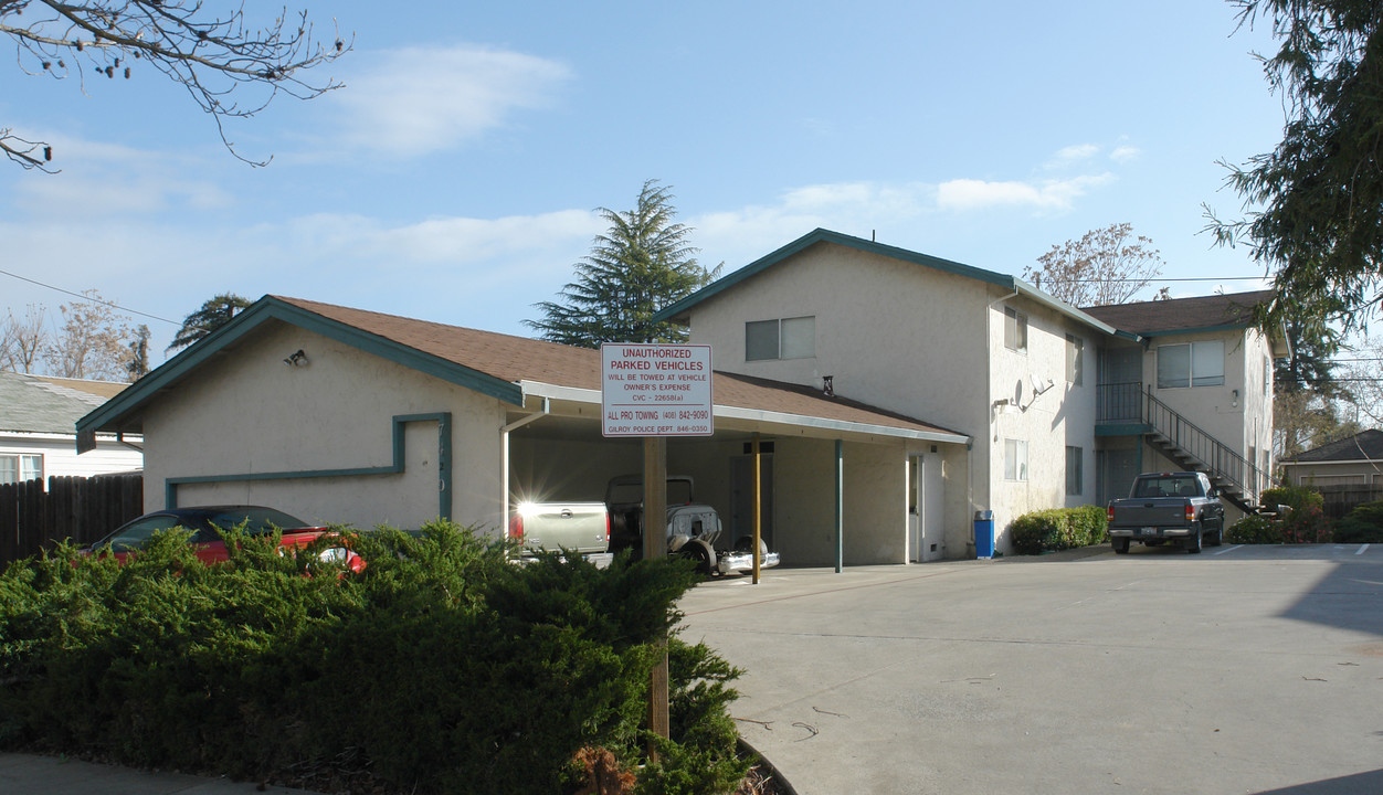 7410-7420 Alexander St in Gilroy, CA - Building Photo