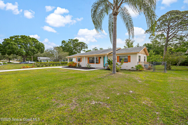 623 Hillcrest Ave in Titusville, FL - Building Photo - Building Photo