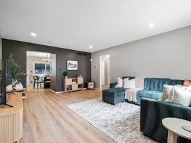 291 Hunter Ave in Munroe Falls, OH - Building Photo