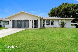 302 SE 15th St in Cape Coral, FL - Building Photo