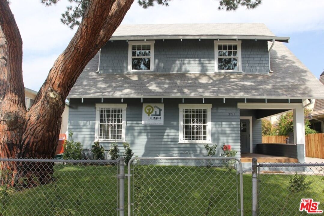 2711 Orchard Ave. in Los Angeles, CA - Building Photo