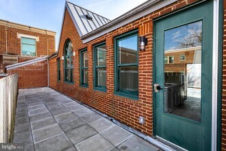 3325 M St NW in Washington, DC - Building Photo - Building Photo