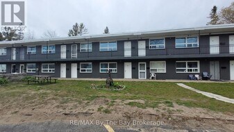 280 River Rd E in Wasaga Beach, ON - Building Photo