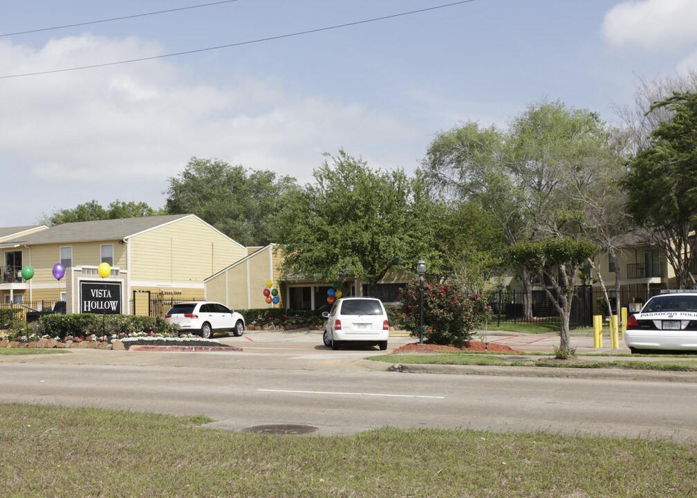 Vista Hollow Apartments in Pasadena, TX - Building Photo