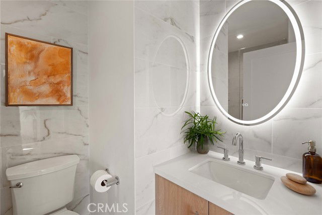 property at 11028 Oxnard St