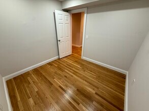 135 Calumet St, Unit 2 in Boston, MA - Foto de edificio - Building Photo