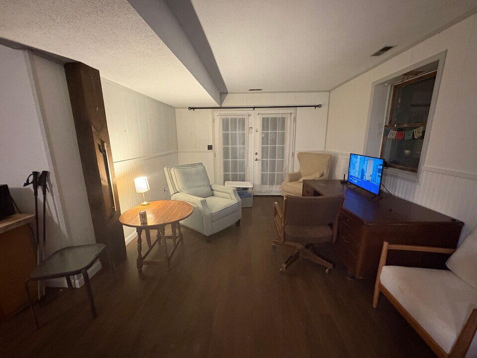 24 Marrow Ln, Unit Basement apartment in Leicester, NC - Building Photo