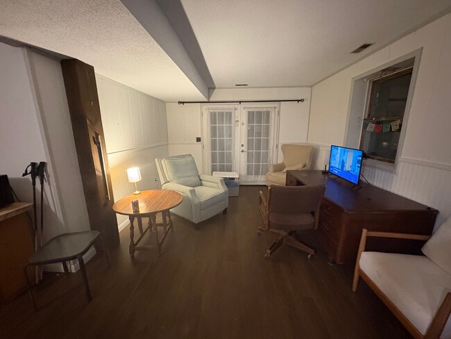 24 Marrow Ln, Unit Basement apartment