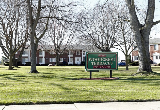 Woodcrest Terrace in Trenton, MI - Building Photo - Building Photo