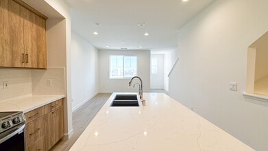 123 N 1st Ave in Upland, CA - Building Photo - Building Photo