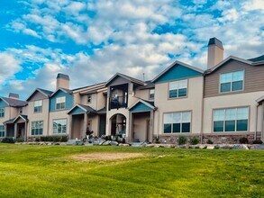 5066 W Valmont Way in Herriman, UT - Building Photo - Building Photo