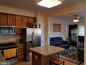 47548 Tenfoot Island Terrace in Sterling, VA - Building Photo - Building Photo