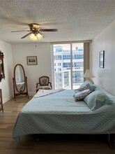 2401 Collins Ave, Unit 1906 in Miami Beach, FL - Building Photo - Building Photo