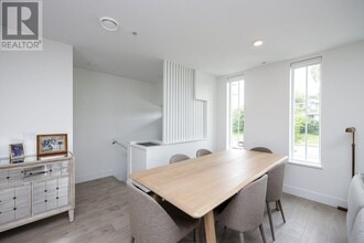 918 W 49th Ave in Vancouver, BC - Building Photo - Building Photo