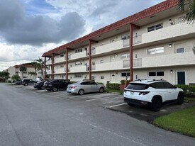 8990 S Hollybrook Blvd in Pembroke Pines, FL - Building Photo