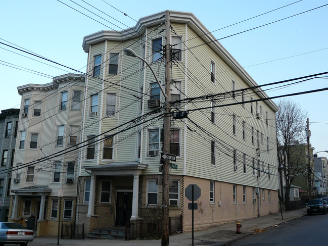 31 Spruce St in Yonkers, NY - Building Photo - Building Photo