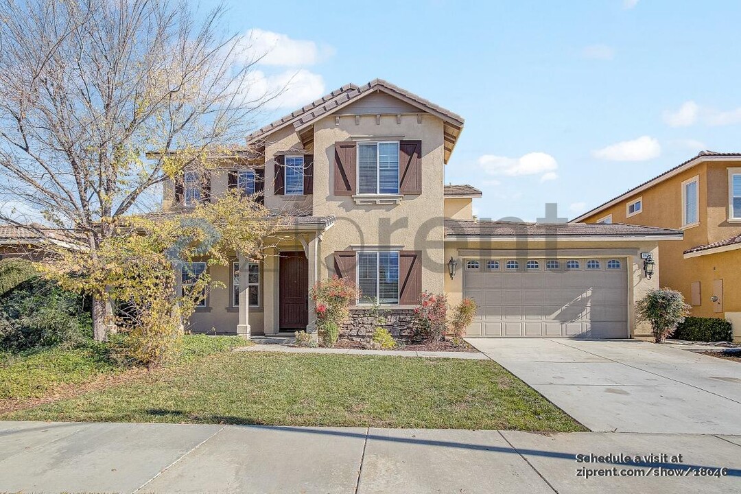 28466 Stoney Point Cove in Menifee, CA - Building Photo