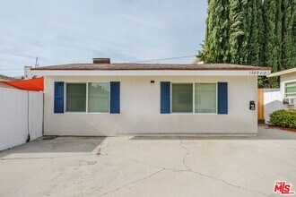 1789 Atchison St in Pasadena, CA - Foto de edificio - Building Photo