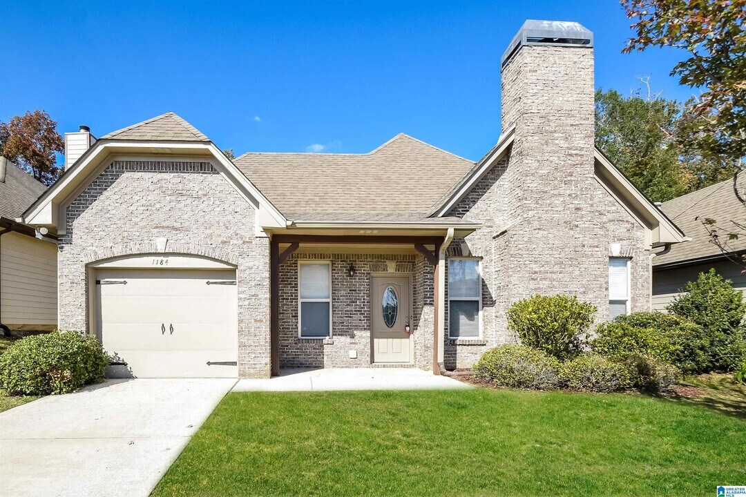 1184 Washington Dr in Moody, AL - Building Photo