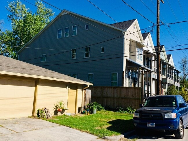 802 E 28th St, Unit B in Houston, TX - Building Photo - Building Photo