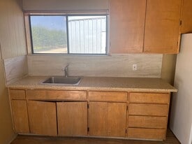 15287 W Belmont Ave, Unit APT A in Kerman, CA - Building Photo
