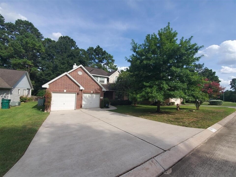3522 White Oak Point Dr in Conroe, TX - Building Photo