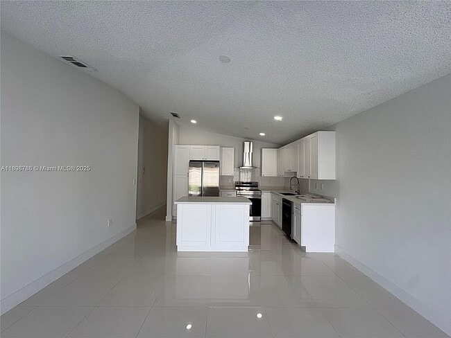 14845 SW 36th Ter in Miami, FL - Building Photo - Building Photo