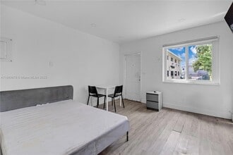 110 NW 9th Ave, Unit 3 in Miami, FL - Building Photo - Building Photo