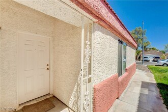 6517 Old Oxford Ave in Las Vegas, NV - Building Photo - Building Photo