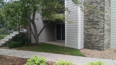 2140 Ridge Dr, Unit 13 in Minneapolis, MN - Building Photo - Building Photo