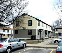 Veteran's Memorial in Woonsocket, RI - Foto de edificio - Building Photo