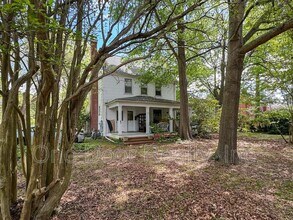 727 Richmond Rd in Williamsburg, VA - Foto de edificio - Building Photo