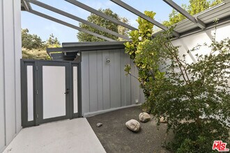 7560 Lolina Ln in Los Angeles, CA - Building Photo - Building Photo