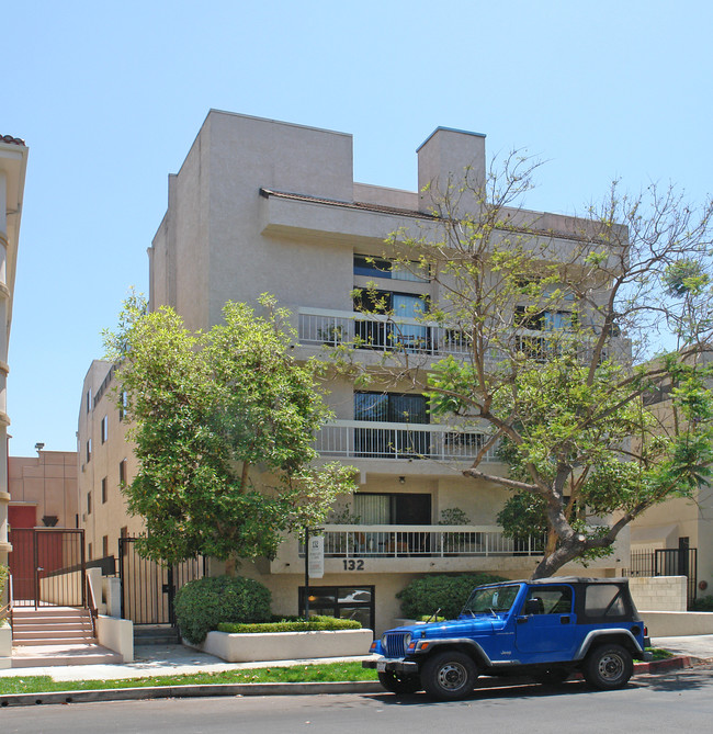 132 S Clark Dr in Los Angeles, CA - Building Photo - Building Photo