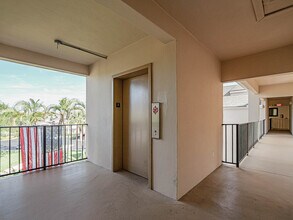 6175 S Mirror Lake Dr in Sebastian, FL - Building Photo - Building Photo