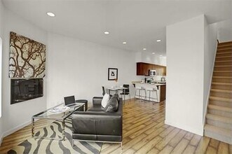 12022 32nd Ave NE in Seattle, WA - Building Photo - Building Photo