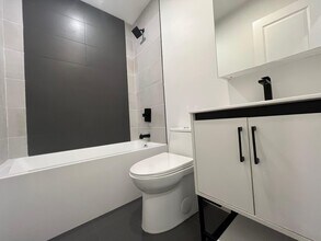 228 Clinton Ave, Unit 2L in Jersey City, NJ - Foto de edificio - Building Photo