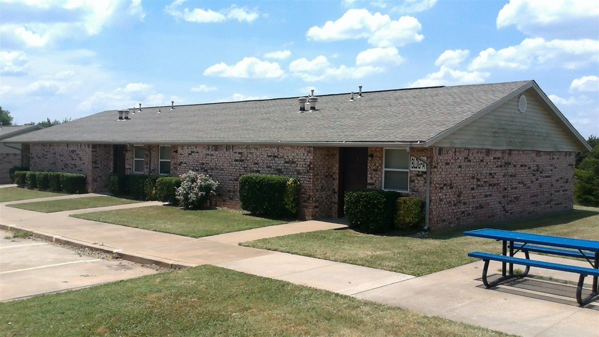 Glencoe Village Apartments in Glencoe, OK - Building Photo